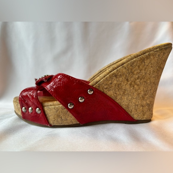 Red Patent leather sandals with cork wedge heel by Bolaro - Picture 2 of 7
